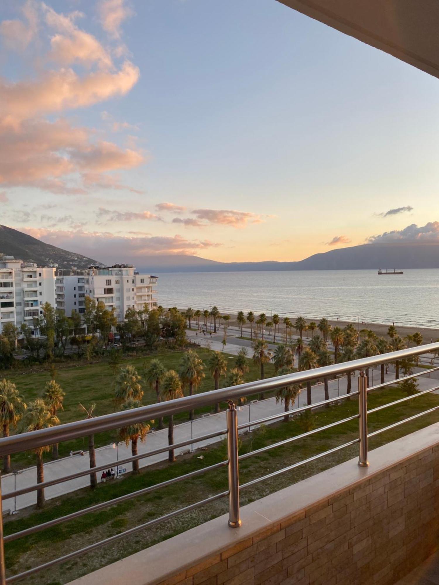 Sea Side Apartment Vlorë Exterior foto